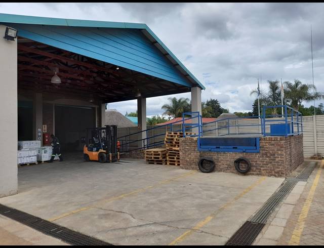 659M² WAREHOUSE TO LET IN POMONA